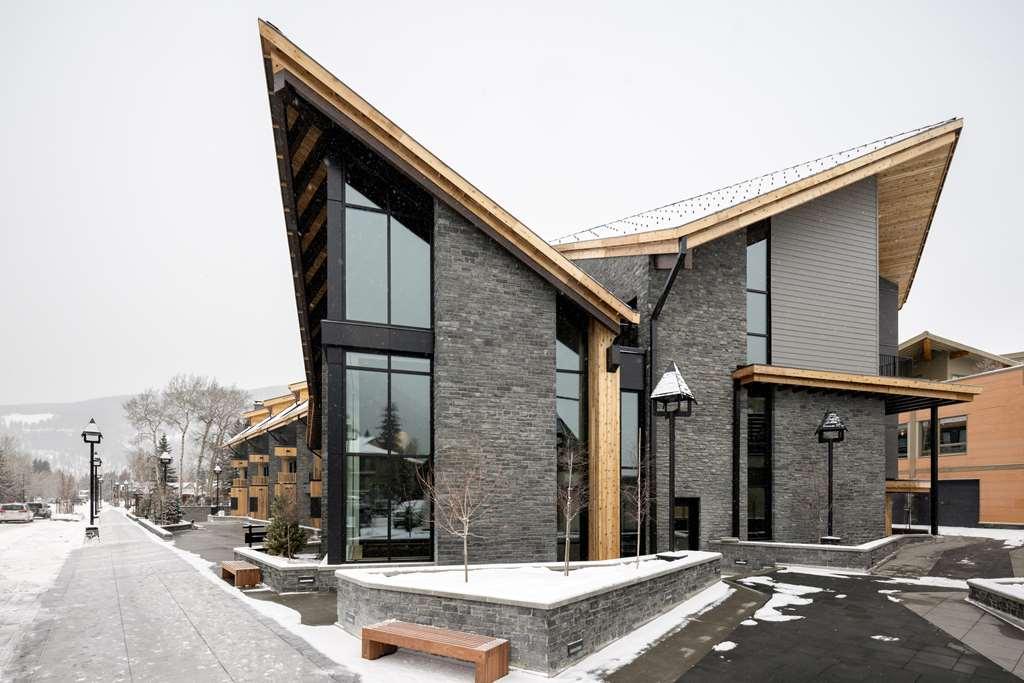 Peaks Hotel And Suites Banff Exterior photo